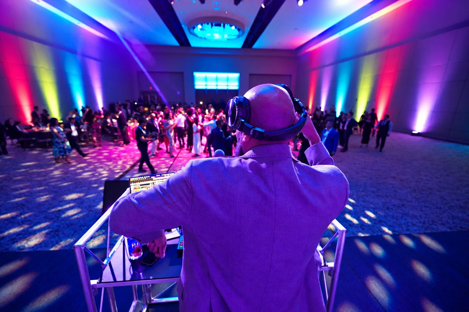 2260 Entertainment performing for guests at a corporate event